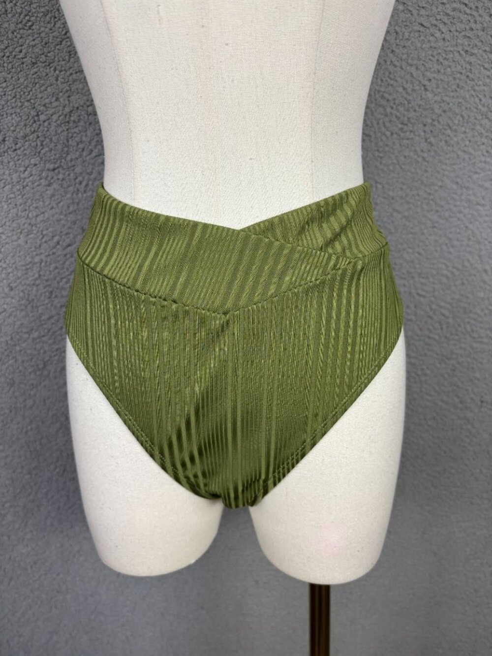 Salt + Cove  Juniors' Ribbed V-Waist Bikini Bottoms, Olive Green  Size XL NWT's.